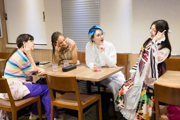 注文を待っていると日本語のアナウンスが…!このタイミングでグッズを買いに行けるんですね!タイミングよく行かないと買い逃しちゃうかも?!