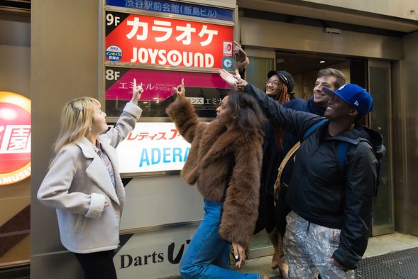 ②カラオケ店まで一緒に行きましょう!