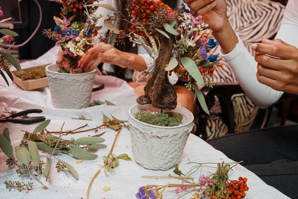 Top it off with dried moss to give your piece a uniquely Japanese flair!