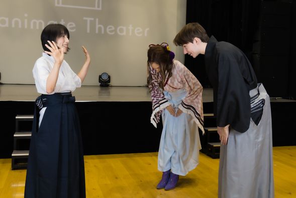 まずはインストラクターがスタジオ内での注意事項やプログラム内容についてレクチャーします。はじめての方でも安心して参加できますよ。