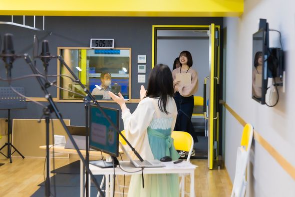 接下来,终于到了介绍今天讲师的时刻!会是什么样的课程呢?真令人期待!