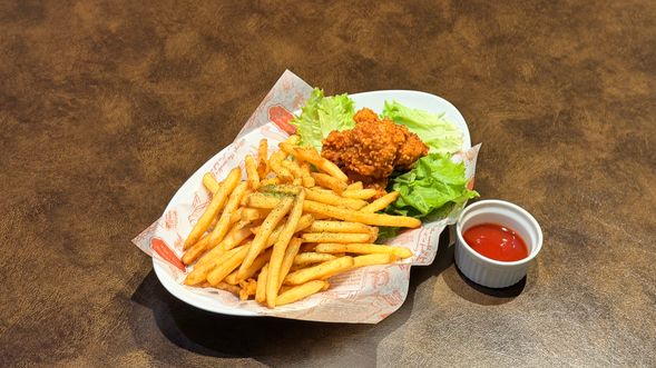 フリードリンク、軽食も一緒に楽しんでくださいね!(写真はイメージです/2人前)