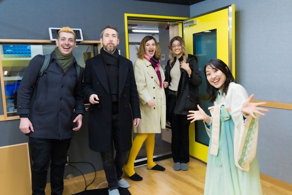 专业收录也会使用的实战录音棚!进入时需要脱鞋哦!