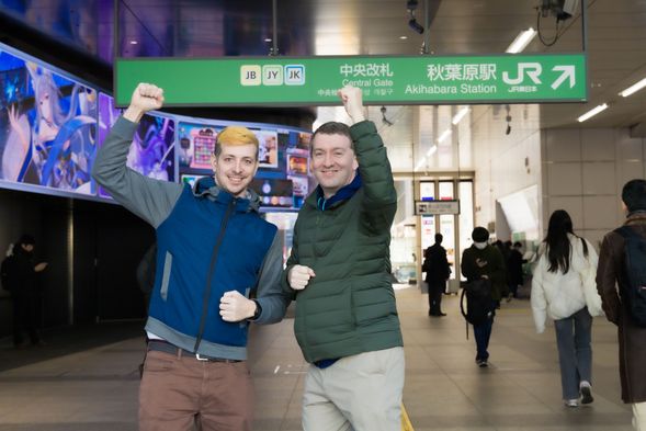 请于JR秋叶原站「中央检票口」出口处集合。向导将手持「Abracadabra Tours」看板等待大家的到来!