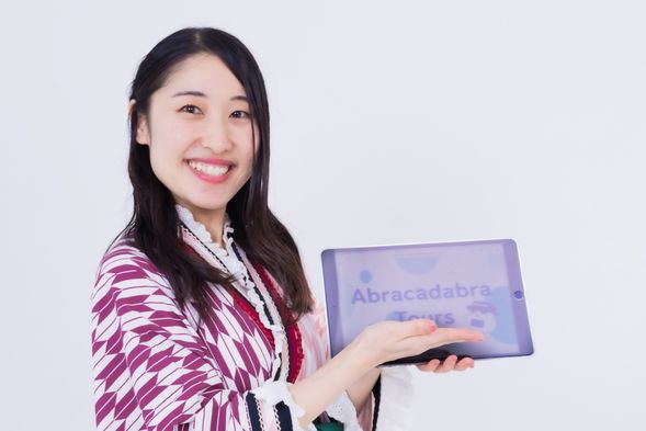 First, our guide will brief you in English on the facilities and some important rules, since we'll be sharing the space with other groups.