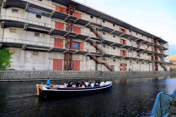 歴史的建造物:キャプテンが1つ1つご案内いたします。