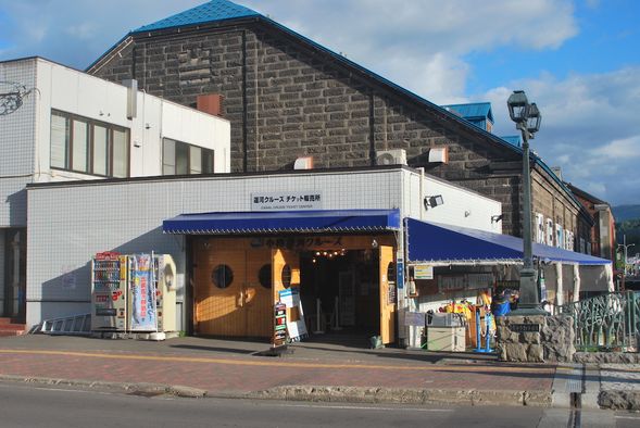 チケット売り場:ご予約時間の15分前にお越しいただき、乗船券の引き換えをお願いいたします。