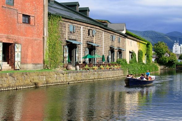 南運河:一番有名な小樽の観光スポットです。100年以上前に建てられた倉庫群の眺めは圧巻。
