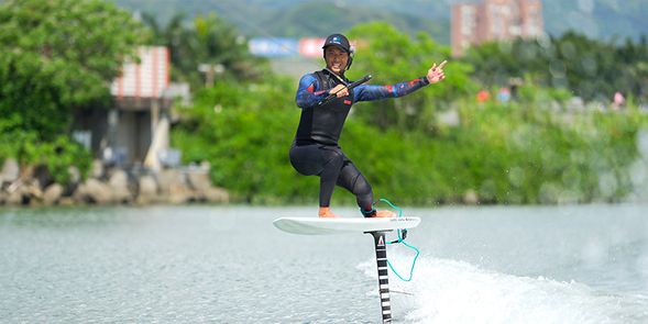 經過多次的練習後享受起飛滑翔的喜悅