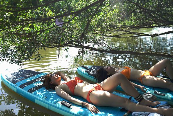 姊妹淘一起享受寧靜的時光