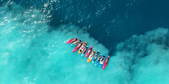 尋找海底溫泉噴發交接邊際,留下最美麗的合影