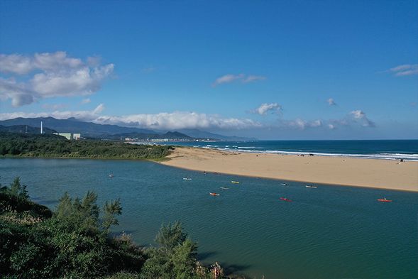 黃金沙岸秘境,踩著沙灘享受假期