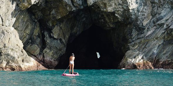 大小不一的海蝕洞