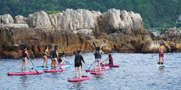 用SUP一路划行,親近奇景岩石探索水域
