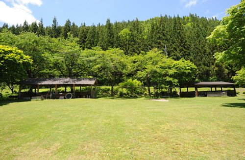 【第2バーベキュー場(バーベキュー小屋)】