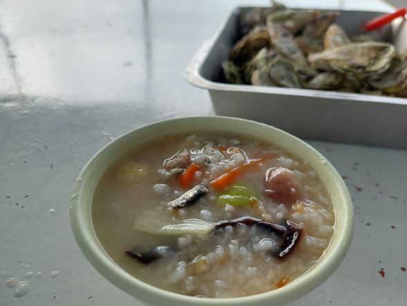 一口海鮮粥一口牡蠣