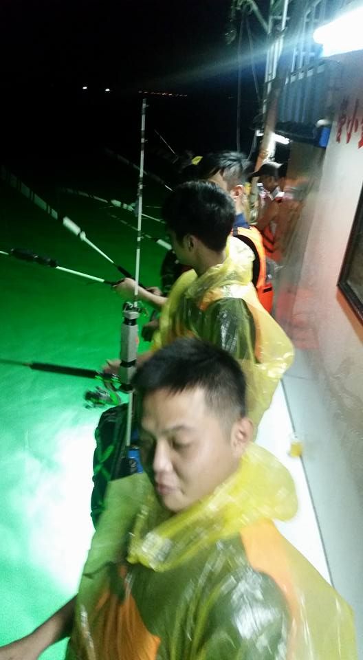 一人一桿~ 釣小管囉~