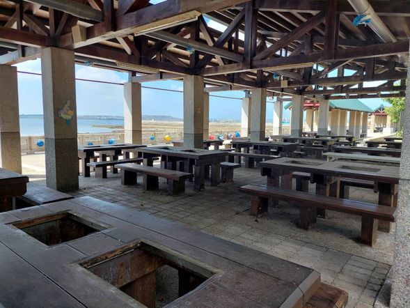 秋冬季風起岸邊烤牡蠣區