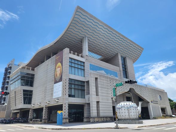 抵達生活博物館,附近都有機車跟汽車停車位