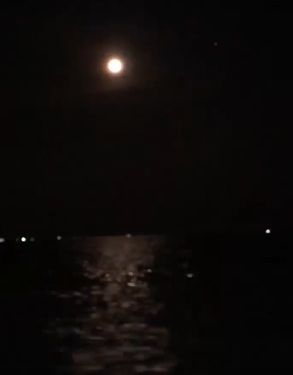 一輪明月高高掛