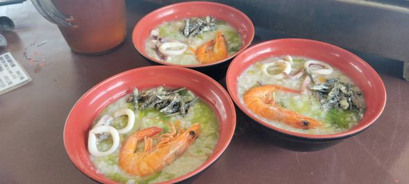 (10位成人以上小管可更換為每人一大碗翡翠海鮮粥,惟須事先定)