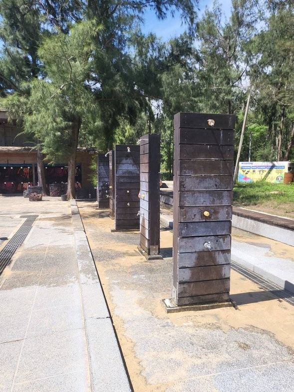 沖洗區有2處,戶外簡單沖洗