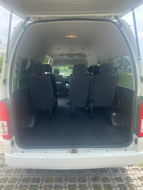 九人座行李空間