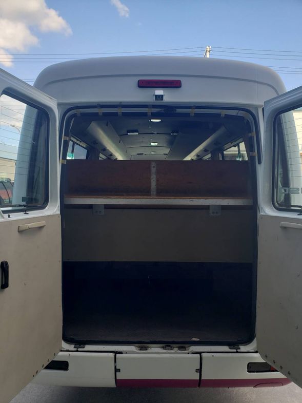 小型巴士行李空間