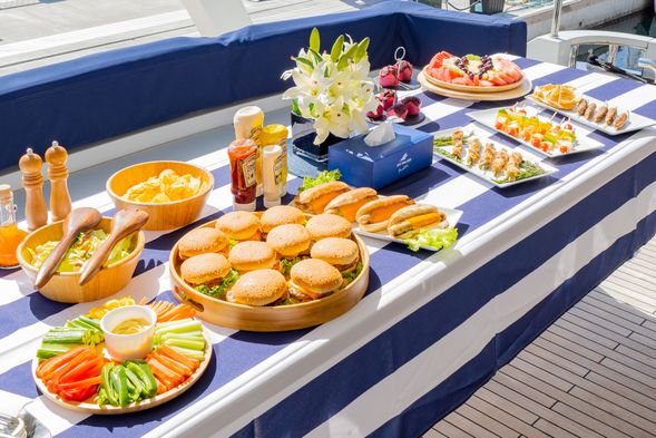 Luxury yacht cruise
Music on board
BBQ Food & Drinks
Virtual tour guide via onboard speakers
Captain and crew
Life jackets
