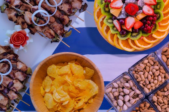 Skewers
Chips & Nuts
Fruits