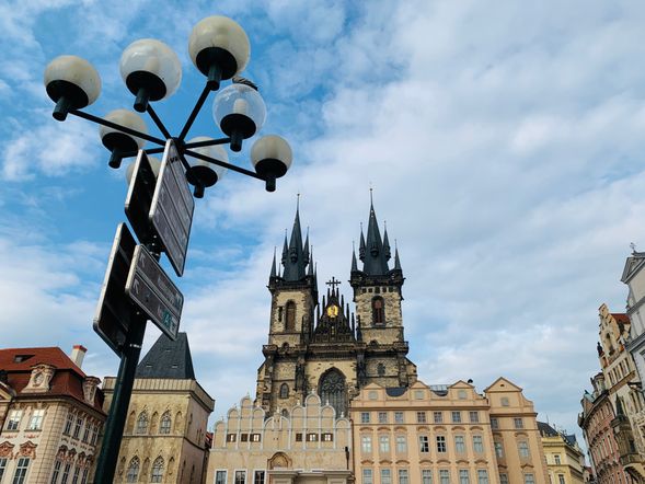 從旅人事務所集合出發