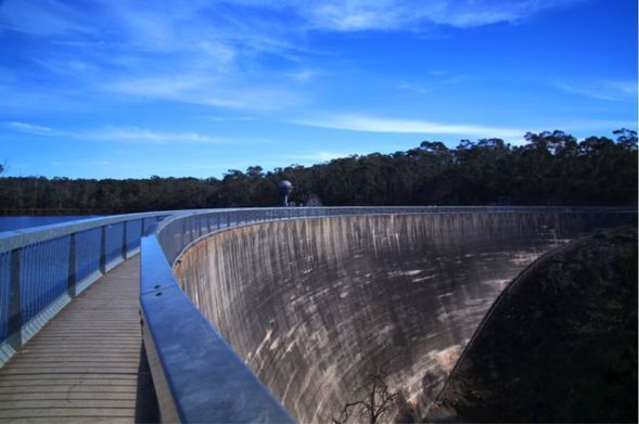 市区酒店或中央巴士站