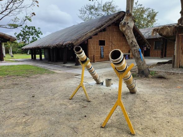 阿美族民俗中心~部落文物展、手工藝品、特產展售、美食服務,阿美族的竹砲 Salifong、鞦韆Tananoyan、射箭 Mipana及AMIS旮亙樂團傳統樂曲表演等。走訪這裡,可看出阿美族特有的居住文化,是體驗阿美族傳統文化的好去處。