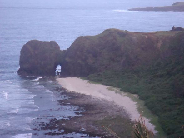 綠島自由休閒/富岡碼頭/台東機場/台北
飯店享用自助式早餐後;騎乘機車環島采風,鐵騎陽光行探索綠島的【牛頭山】草原風光、【綠島燈塔】美麗貝殼砂灘、登【朝日溫泉大草原】俯瞰美麗海景、聆聽【哈巴狗】與【睡美人】之奇岩美談、不是湖的【柚子湖】;您亦可騎乘機車前往探訪綠島秘密行程--燈塔星砂海灘、牛頭山樓門岩探險或潟湖潮間帶生態之旅,結束綠島遊程後;您可購買一些紀念品帶回台灣當做一份回憶或贈送親友。隨後前往碼頭搭乘豪華客輪返回台東富岡碼頭,專車接往台東機場搭機返回台北。抵達松山機場後,團員互道珍重,全程至此結束,帶滿豐盛的回憶返回溫暖的家。