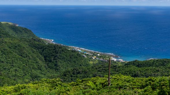 氣象台觀半島美景。