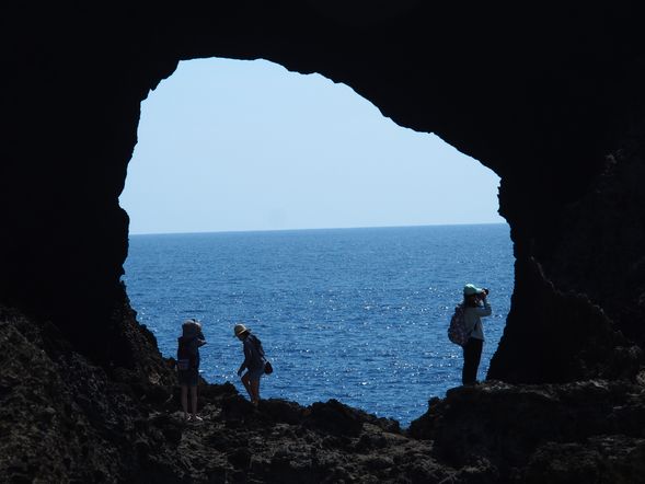 天然的海蝕洞【情人洞】
