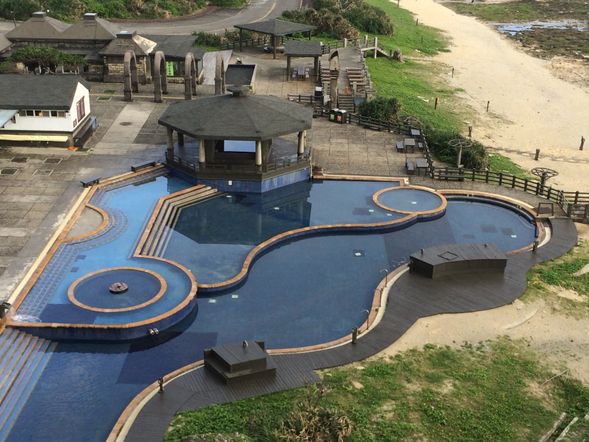 晚上您可前往海底溫泉泡湯