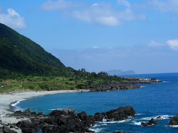蘭嶼自由休閒-騎乘機車環遊蘭嶼美景享受這難得的悠閒