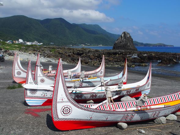 您亦可選擇夏天最夯的蘭嶼「拼板舟體驗」