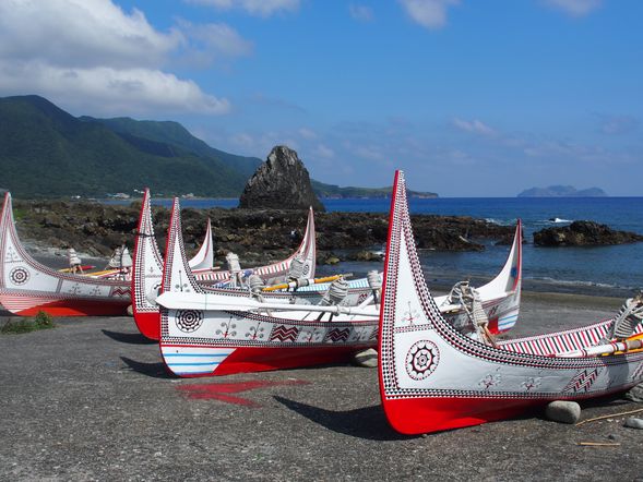 您亦可選擇夏天最夯的蘭嶼「拼板舟體驗」(適用6-9月)