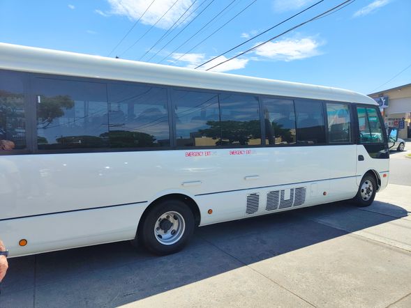 早上7点,巴士返回墨尔本。