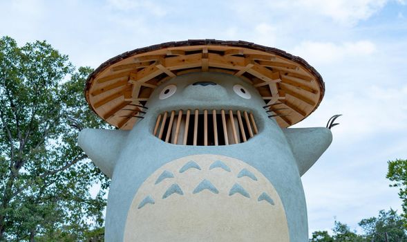 動動力森林:距離園區最裡面的位置,活用周圍豐富的自然之境造出《龍貓》的世界。還有讓龍貓迷瘋狂的打卡地「小月與小梅之家」。動動力堂:只有小學生以下的遊客才能到遊樂設施中玩耍喔!