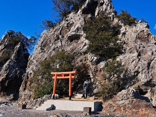 白蛇弁財天(停留40分鐘)
*本行程以岸邊遠觀為主,不安排登島。如遇幹潮請勿自行嘗試步行前往,以免潮水上漲發生危險。