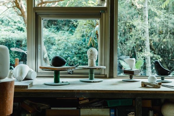 【第4堂|主要造型塑造】
✦ 延續粗胚成果,進一步雕刻主要造型輪廓,練習「去除與保留」的視覺思考,讓形體逐漸清晰,理解石材量感與空間關係。