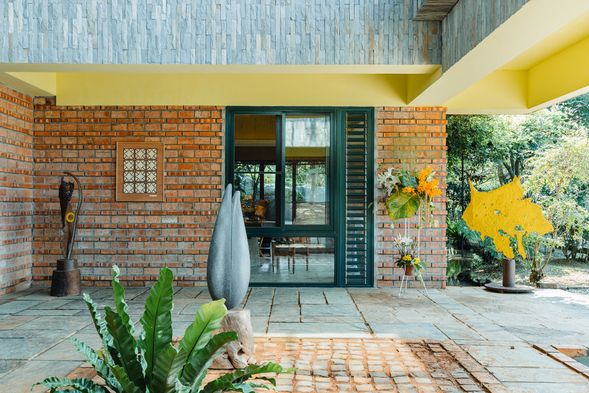 走進這座隱身山林的藝術園區,感受自然與藝術和諧共生的獨特氛圍。