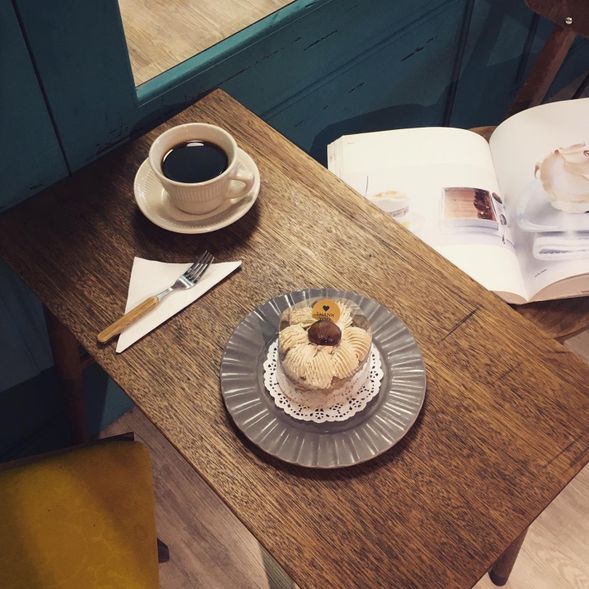 以精緻手工甜點搭配香氣四溢的飲品,在午後,陽光透過落地窗灑入山房,映照出溫潤的光影。在悠然的午後時光中,讓身心在靜謐與美味中完全放鬆,留下最溫暖的幸福與美好。
* 照片內容僅供參考,下午茶依時令調整。