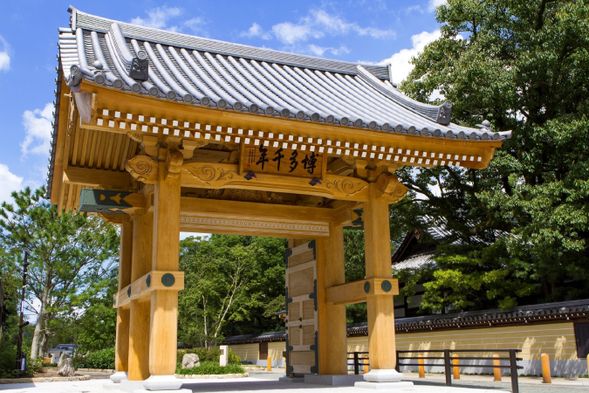 博多寺社町のウェルカムゲート「博多千年門」