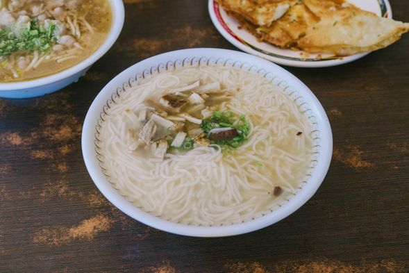 在地人美食探訪
從暖胃廣東粥、紮實金門油條,再到鮮美石蚵,金門飲食融合閩南傳統與戰地特色,帶你探訪真正的在地美食。