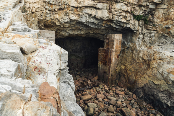 冷戰時期古崗臨海開鑿的巨型坑道