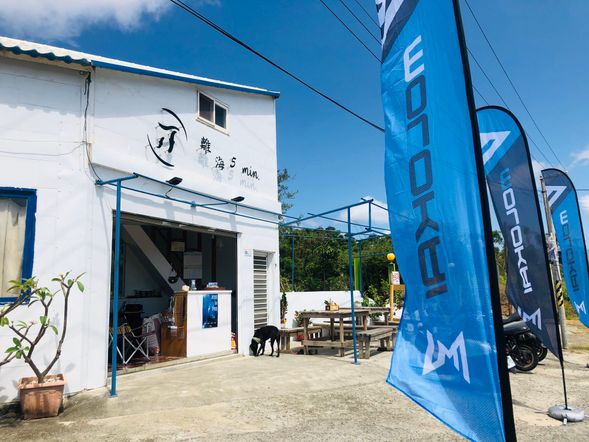 Arrival at the store 15 minutes before the tour starts